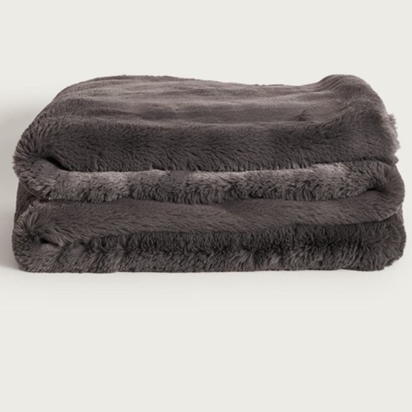NWT UnHide Lil’ Marsh Charcoal Faux Fur Blanket - Picture 3 of 5